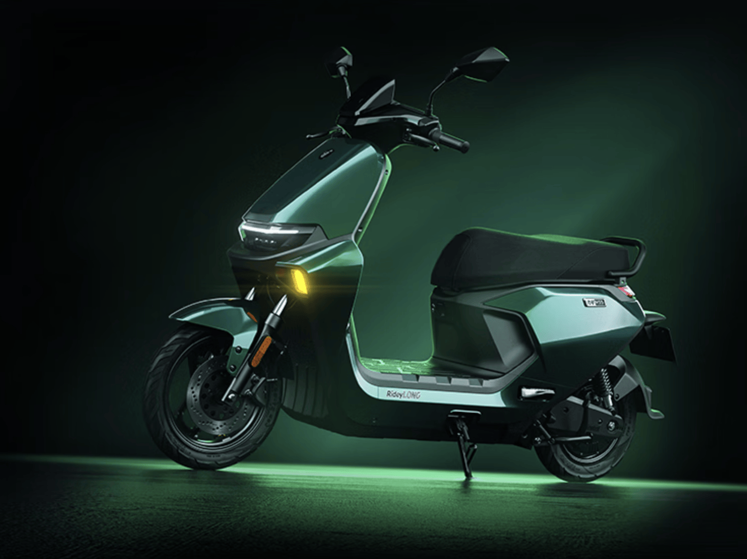 先说排在榜首的九号电动车,2019年发布了两轮电动车产品c系列和e系列