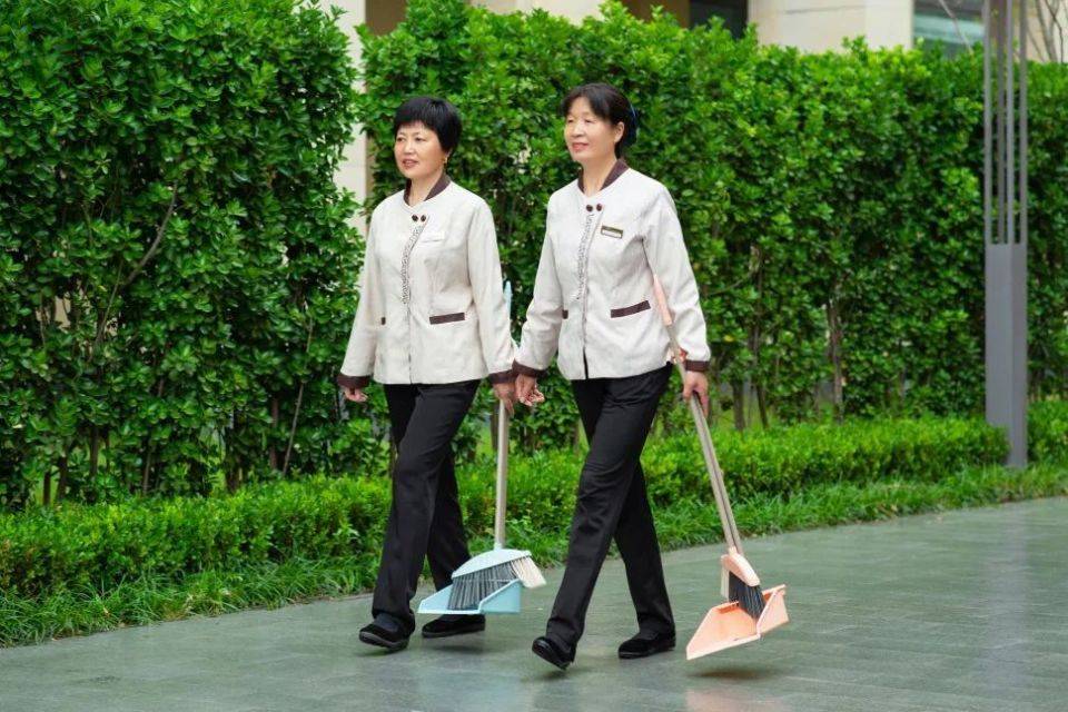 标准化建设覆盖全国,企业形象达成统一;2014年,荣膺2014中国物业服务