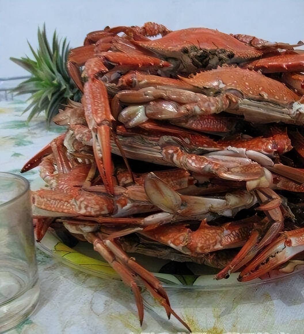 非洲莫桑比克吃海鲜,螃蟹2美元一大盘,大龙虾剔肉包饺子