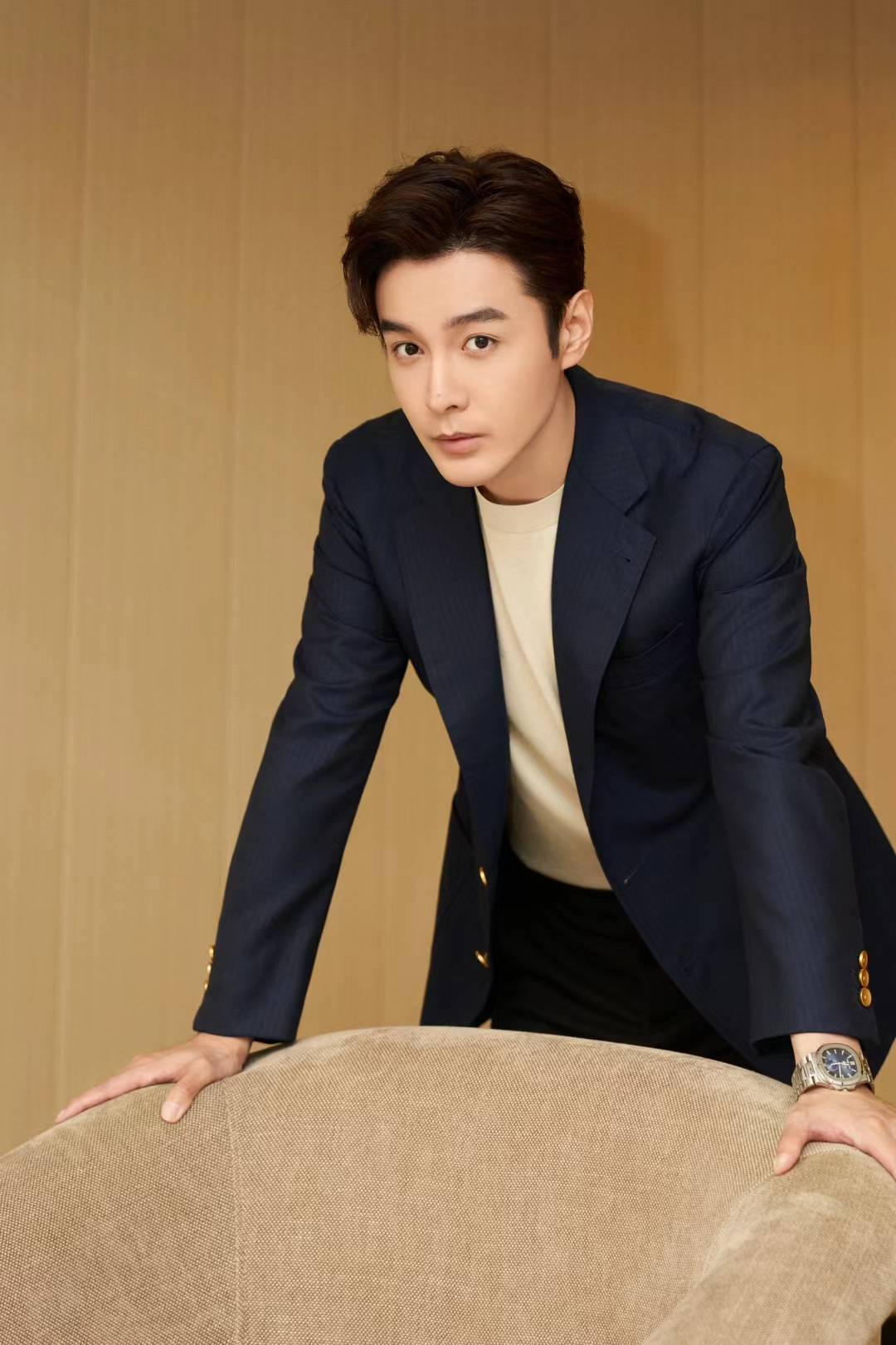 张昊唯:从"庆余年太子"到税务风波,还想开青楼?