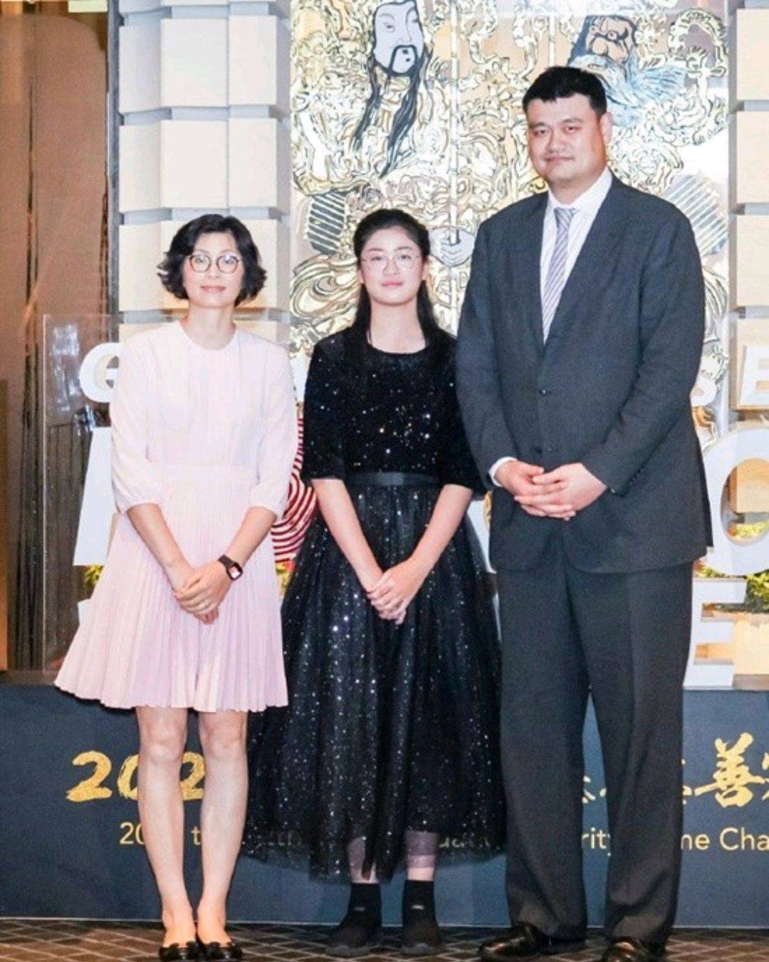 姚明老婆身高女儿图片