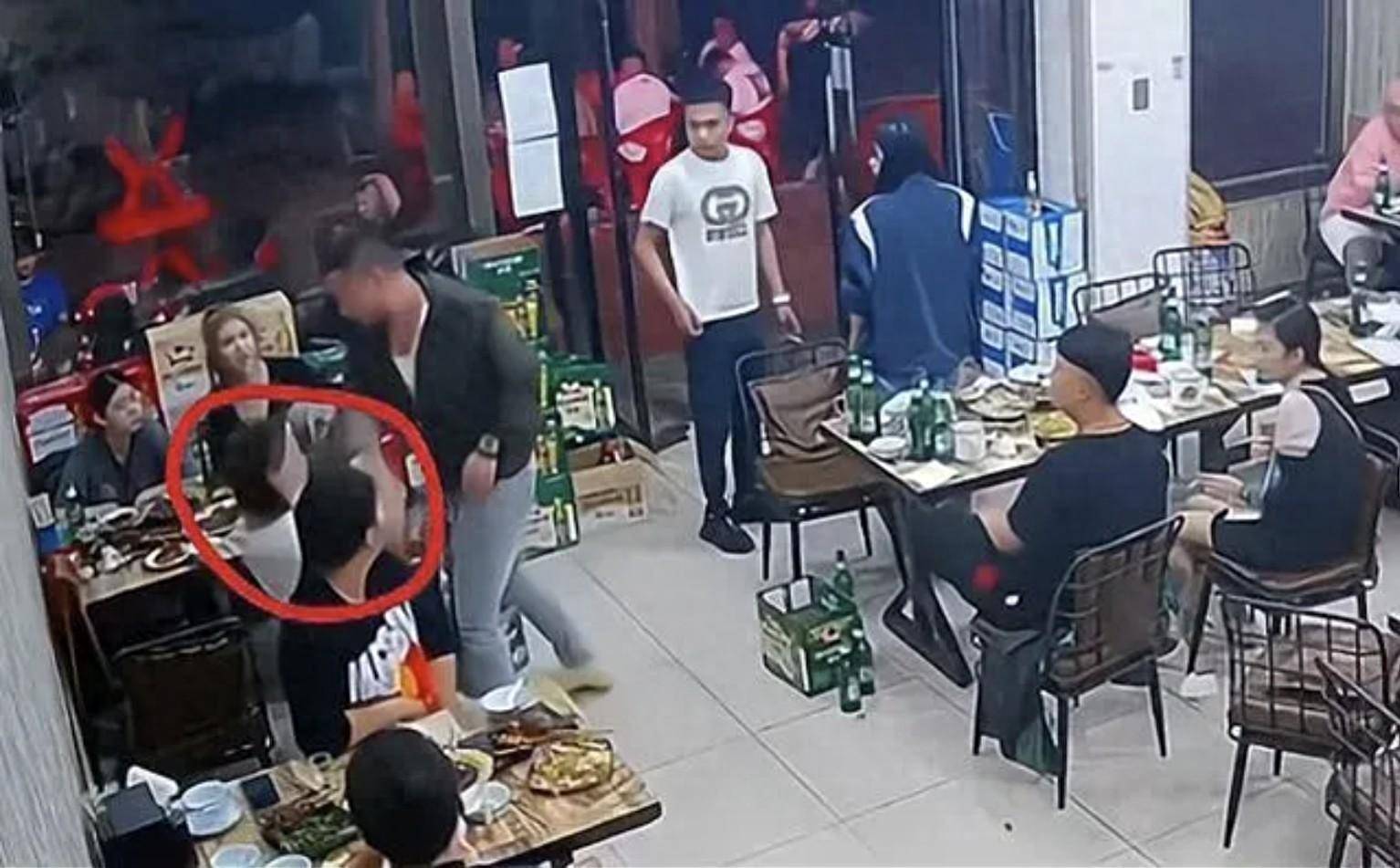 柳州烧烤店打人太血腥场面混乱食客四散店主发声追逃单