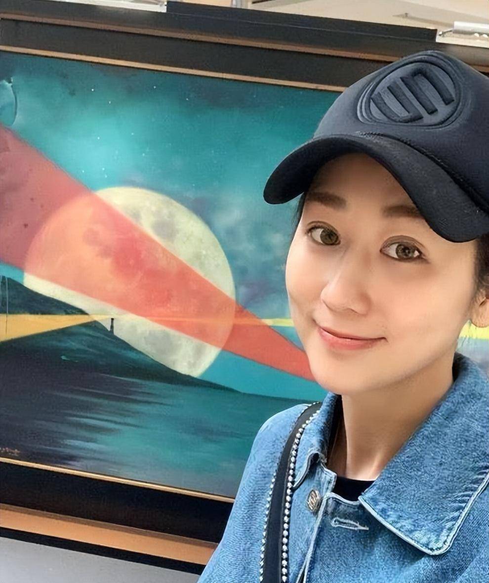 蒋丽莎:嫁给著名男星,5年内剖4胎没时间坐月子,在家端茶递水吃冷饭