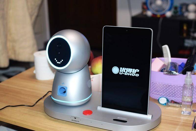 独居养老解决方案- 优得护养老陪伴机器人上手体验