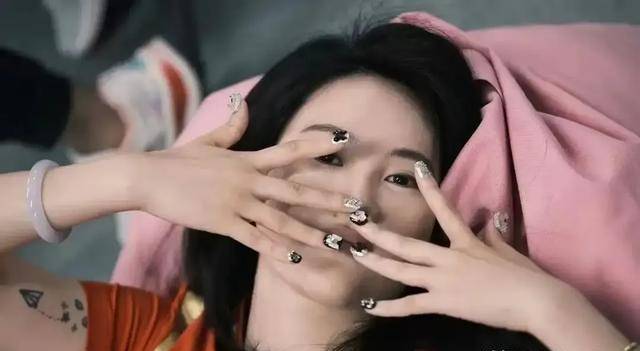 郭晶晶当红娘!神秘帅哥身份成谜