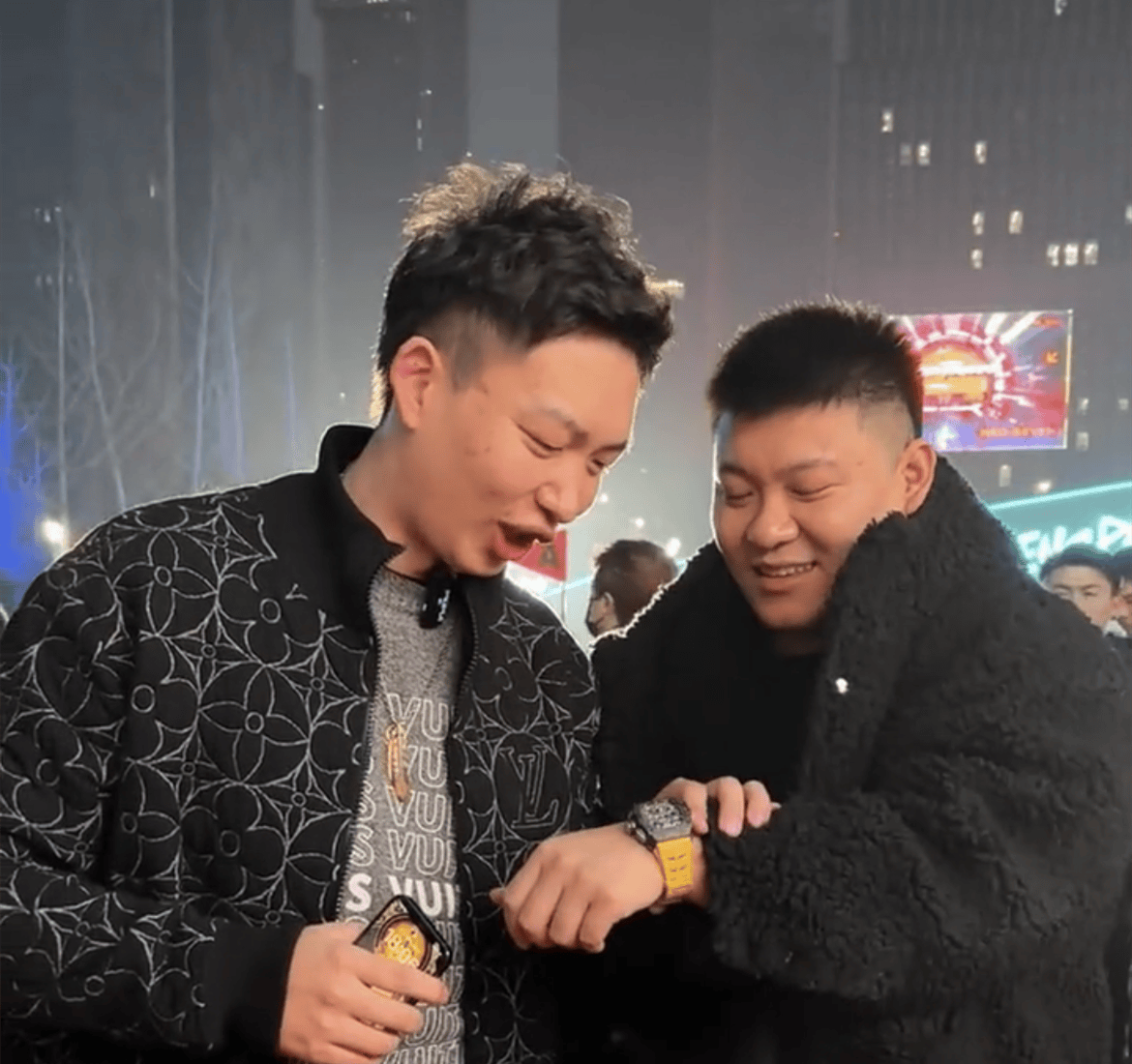 笑懵了!网红八戒说车酒吧破产,一年半亏千万,30 万音响贱卖