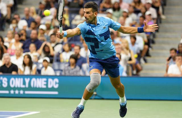 德约科维奇直落三盘击败阿尔伯特，美网首轮完美开局，追平费德勒纪录-直落三盘赢得“双德决” 德约科维奇三度问鼎美网冠军