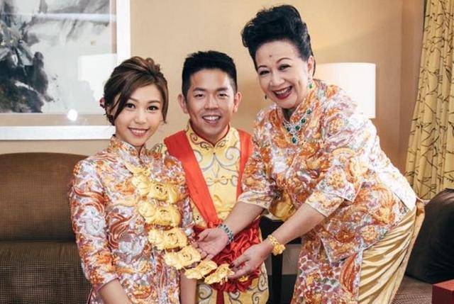 薛家燕单亲妈妈32年,交往小17岁男友,现状如何