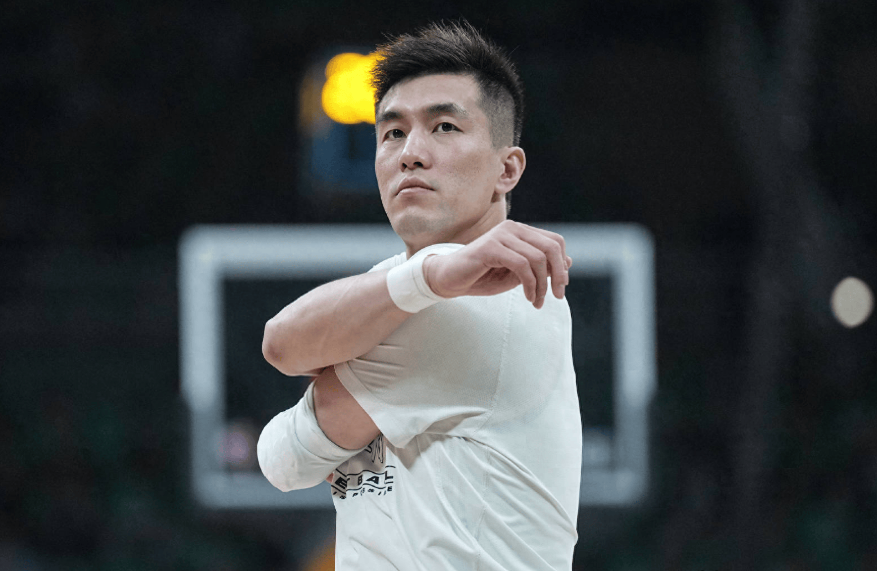 原创            尘埃落定！郭艾伦两年顶薪签约广州，不排除广州交易卖钱！-郭艾伦签约最新消息