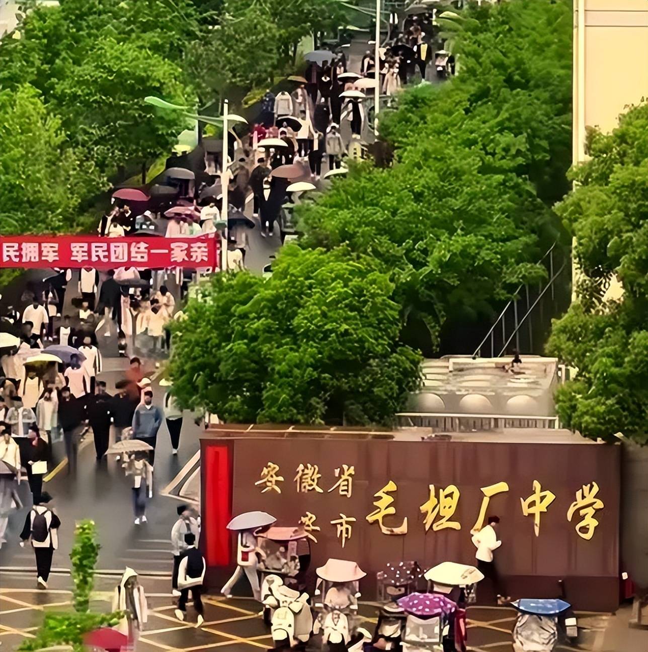 在我国最大的两个高考复读学校一个是毛坦厂中学,另外一个就是衡水