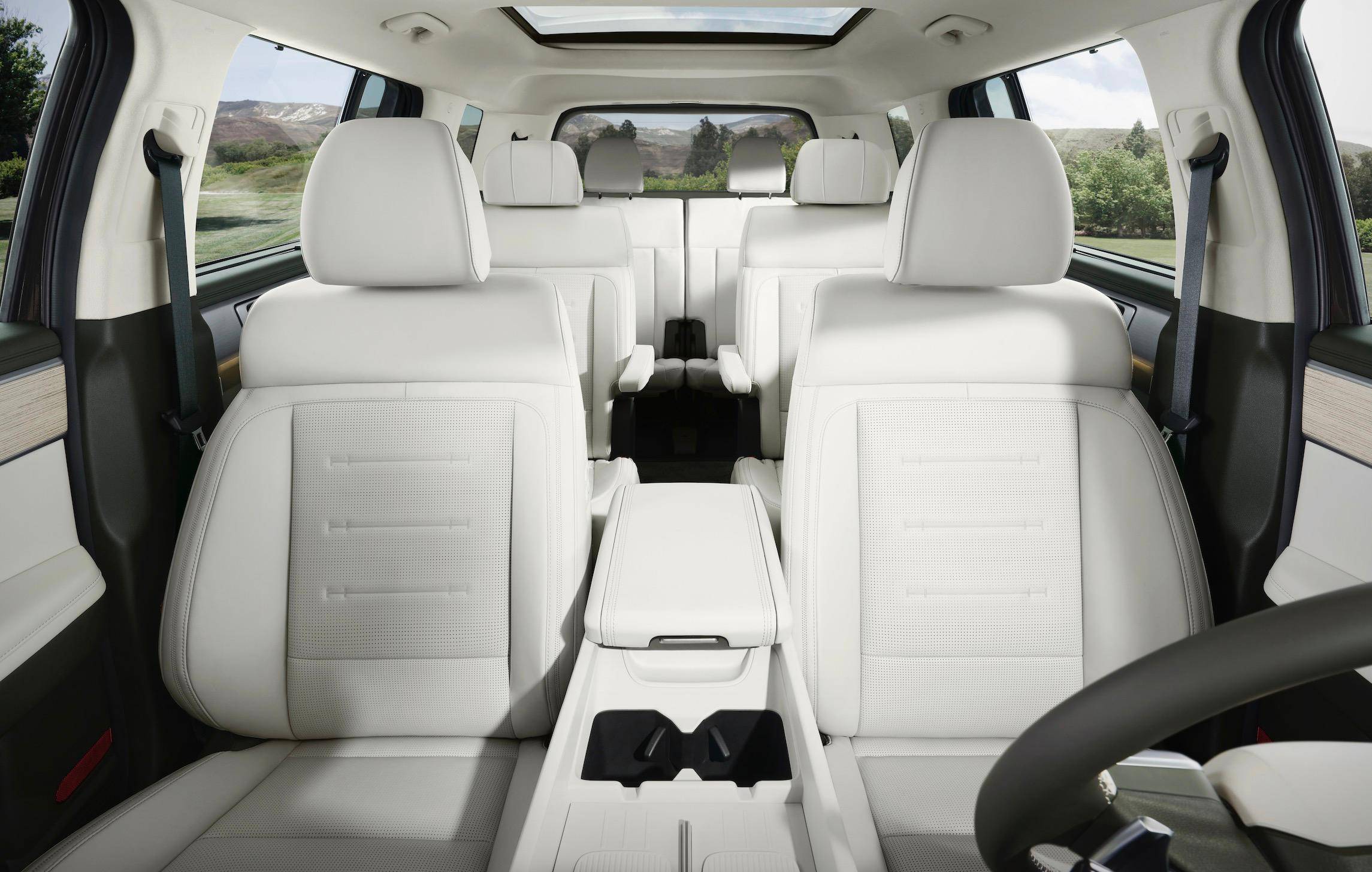 58万元起,"户外轻野中大型suv"北京现代第五代胜达上市