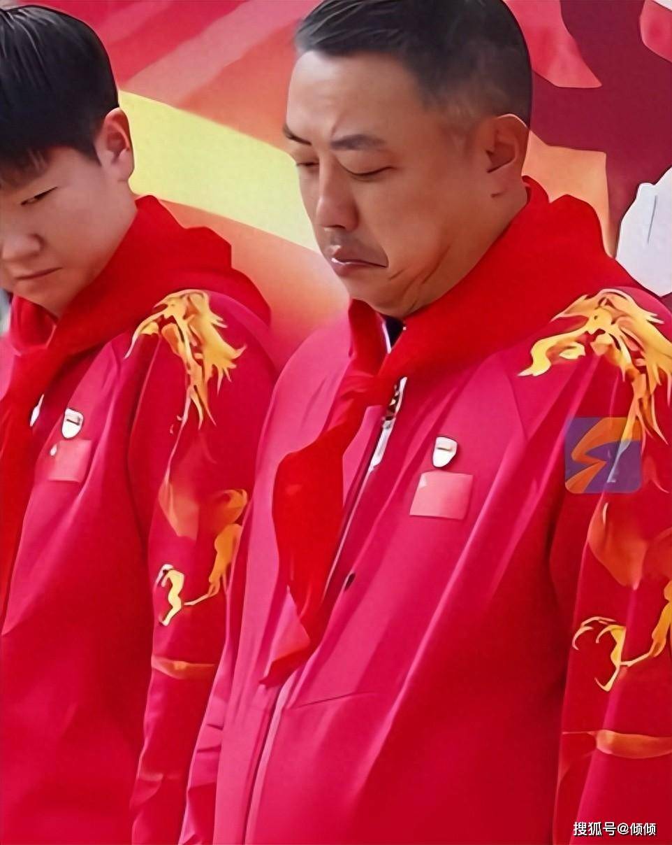 笑喷!马琳弹飞虫到刘国梁身上,孙颖莎一脸嫌弃,要笑死在评论区