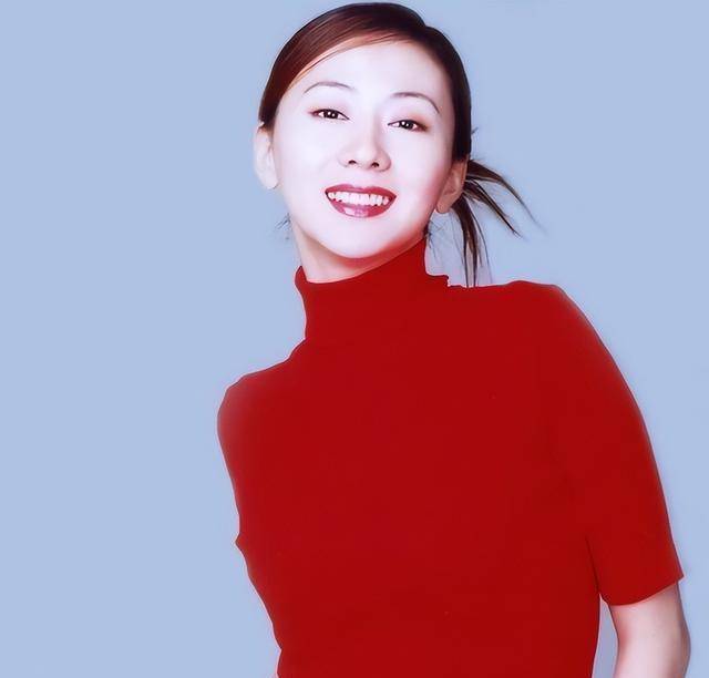 汤加丽:因人体模特"和丈夫离婚,遭父母嫌弃,今48岁孤身一人