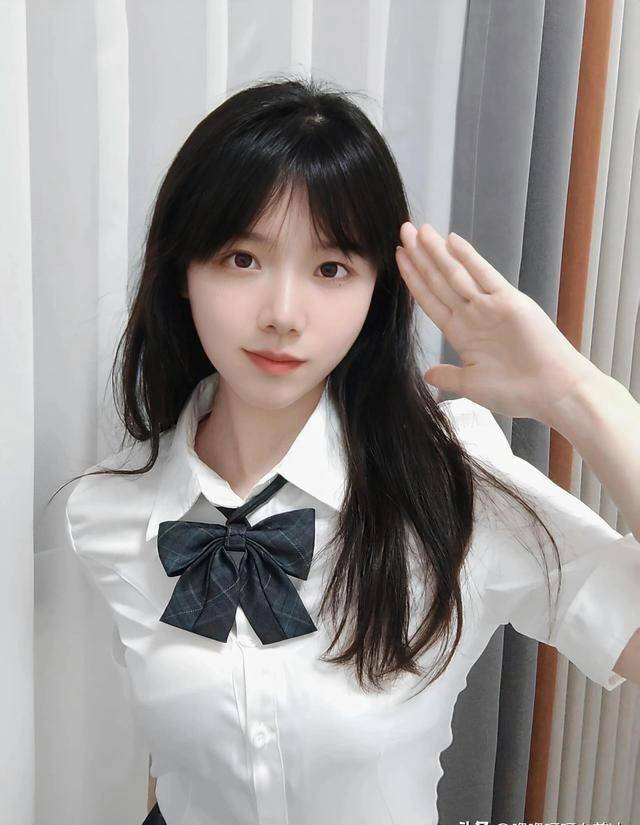 江南大学20岁女学生因颜值出众,引众教授称赞,网友:保护好自己