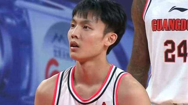 广东宏远续约胡明轩四年成队长,徐杰仍为b类合同,赵锦洋离队