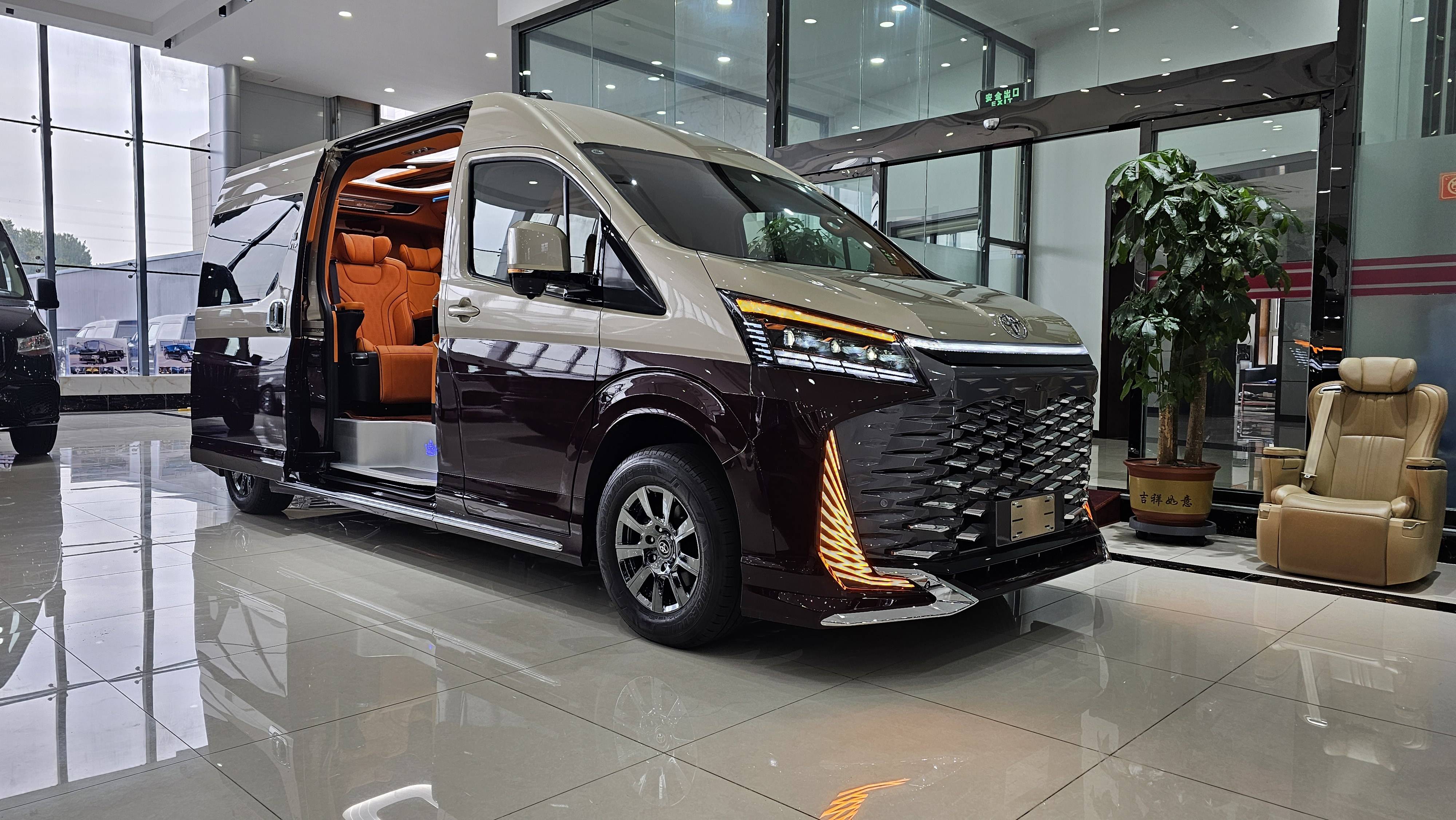 丰田海狮2025款报价及图片