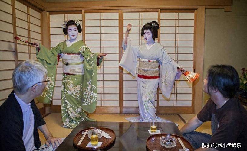 而当性侵这类恶性事件出现在普通日本女性身上时，日本社会潜藏的最大的人性的恶便浮现了出来