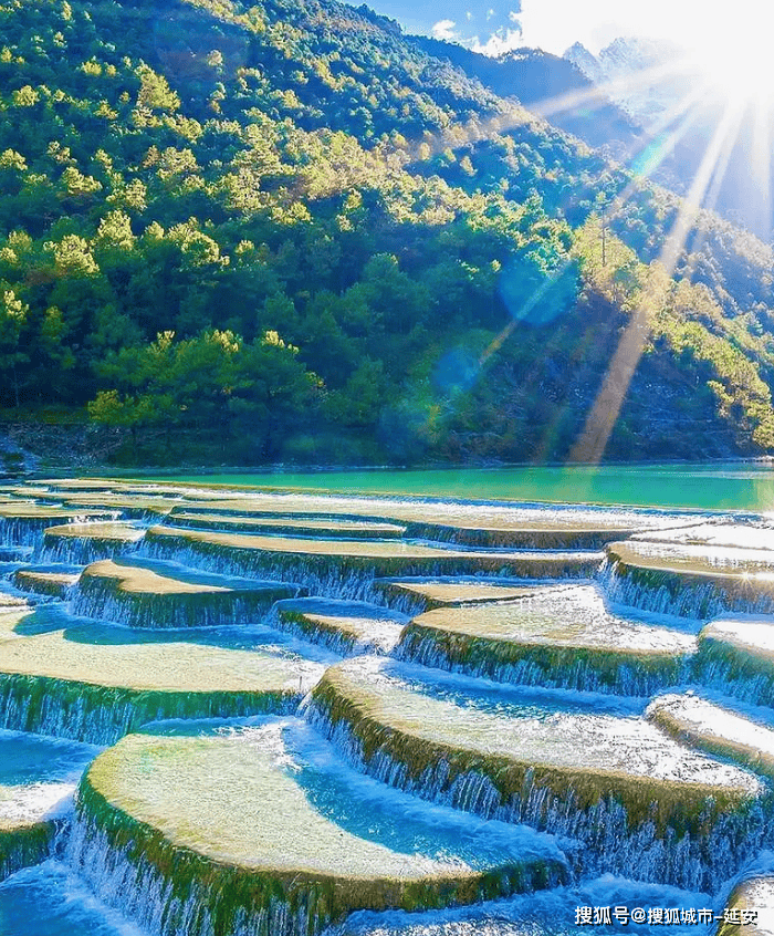 昆明蓝月谷景区图片