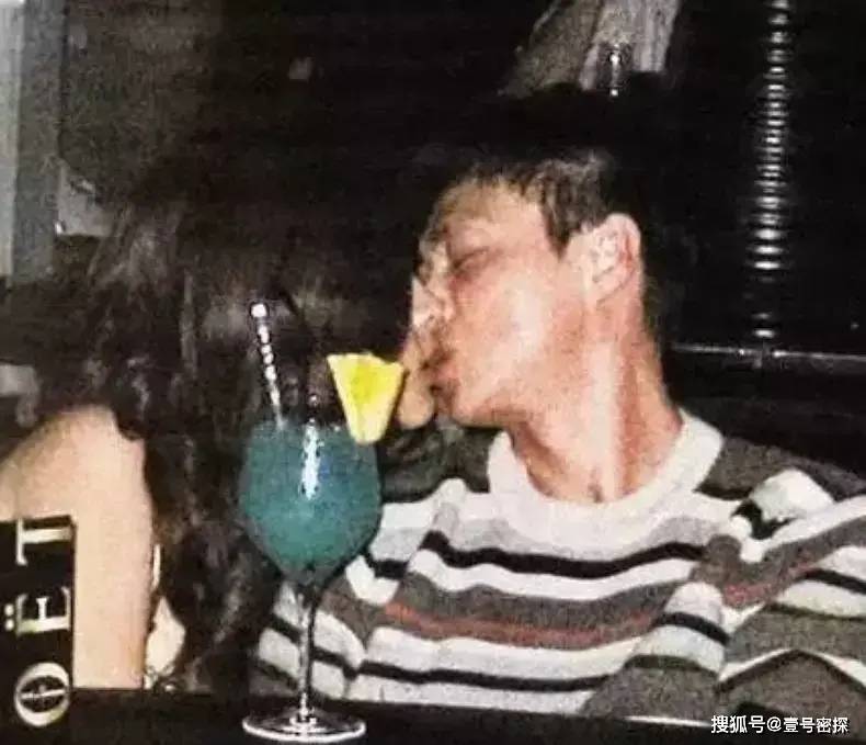 周慧敏演唱会门票滞销,被网友嘲笑过气,本人含泪宣布退休陪老公