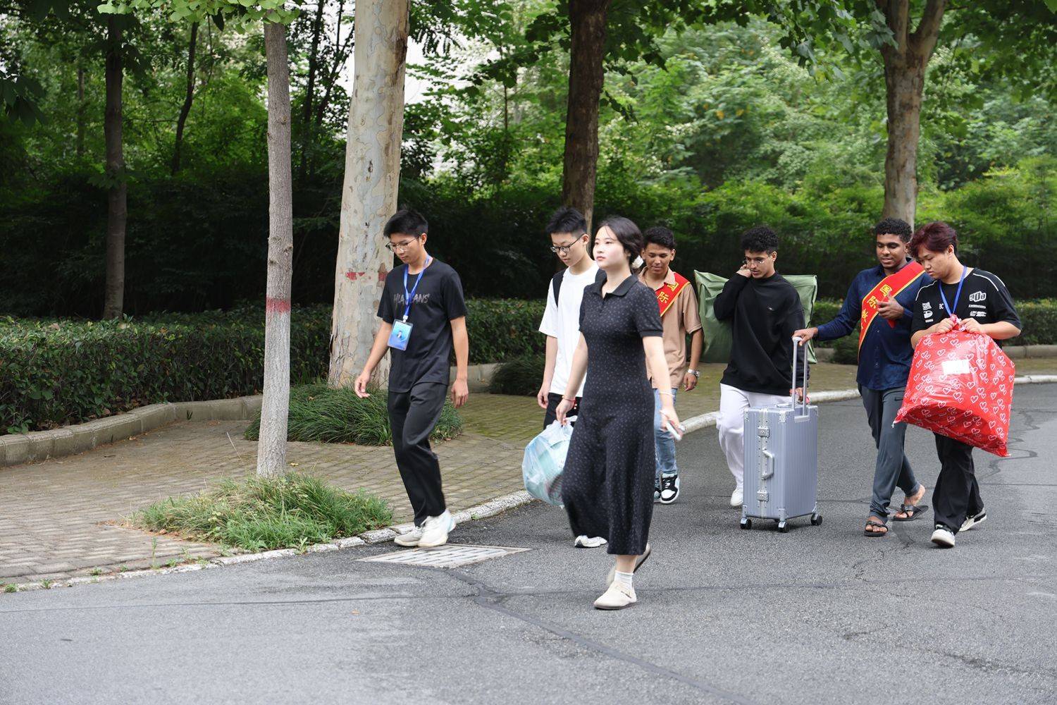 黄淮学院2024级新生报到掠影