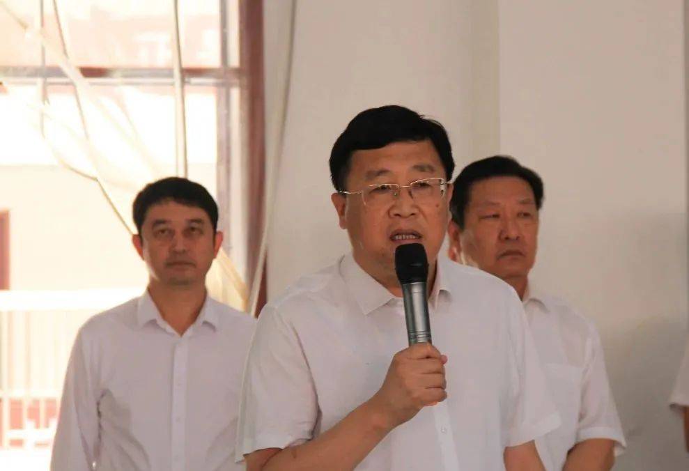 衡水市故城县委书记王立峰一行到郑口中学慰问教师
