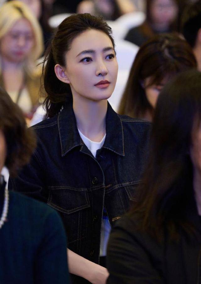 而也正是这时,王丽坤撞进了徐克的眼中.