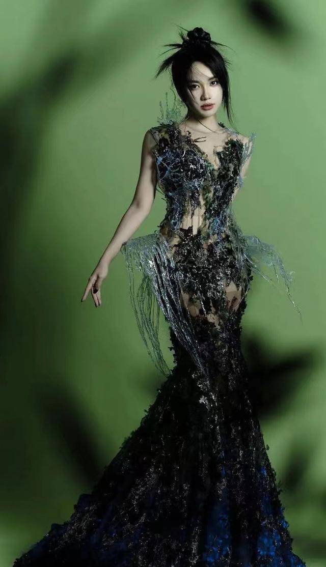 张艺谋新晋谋女郎":央视剧里颜值一流,身材一流,演技亦一流