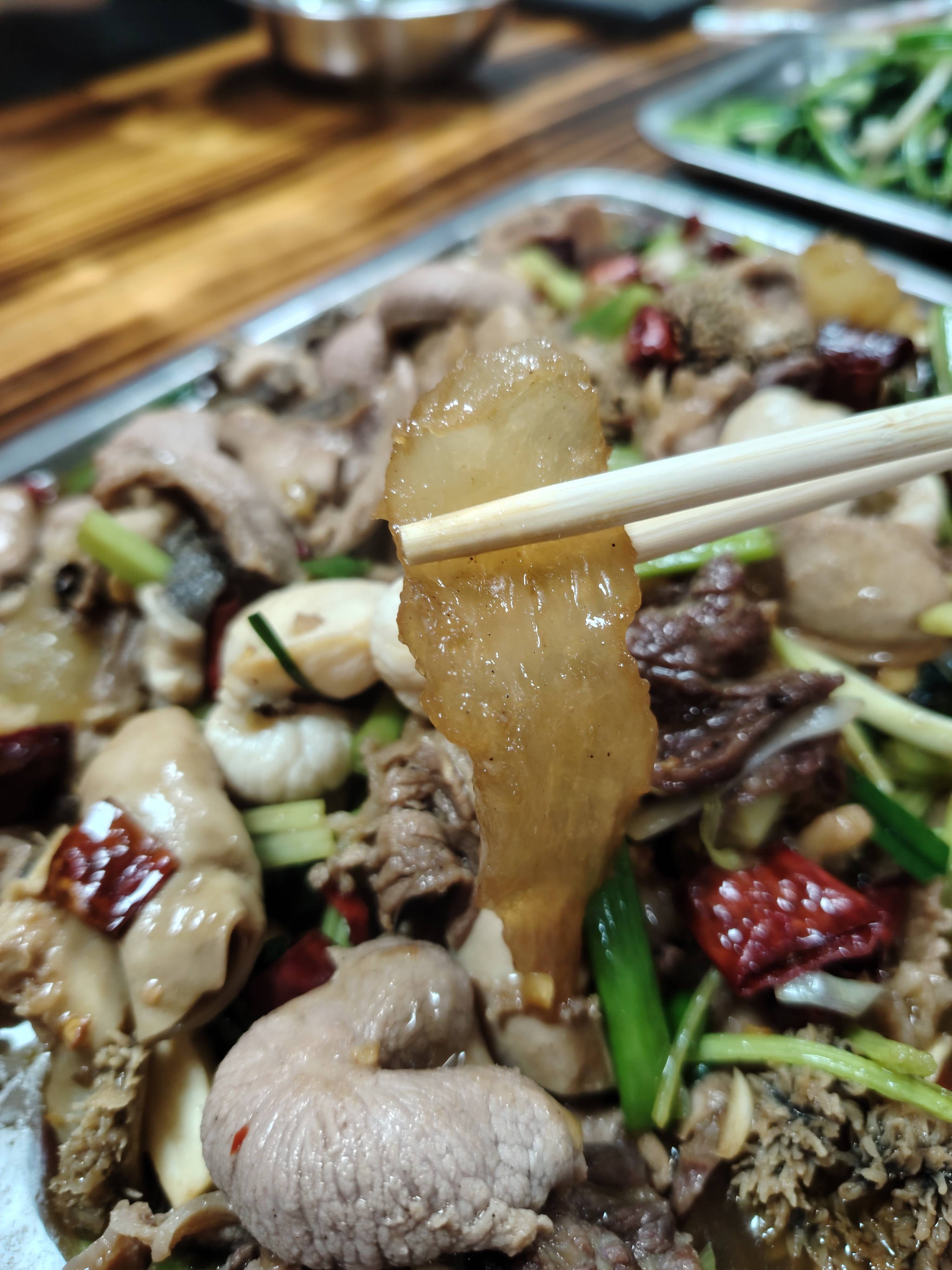 点上牛百叶,牛肚,牛肠,牛蛋,猪腰等生料,张师傅猛火爆炒,1多分钟就出