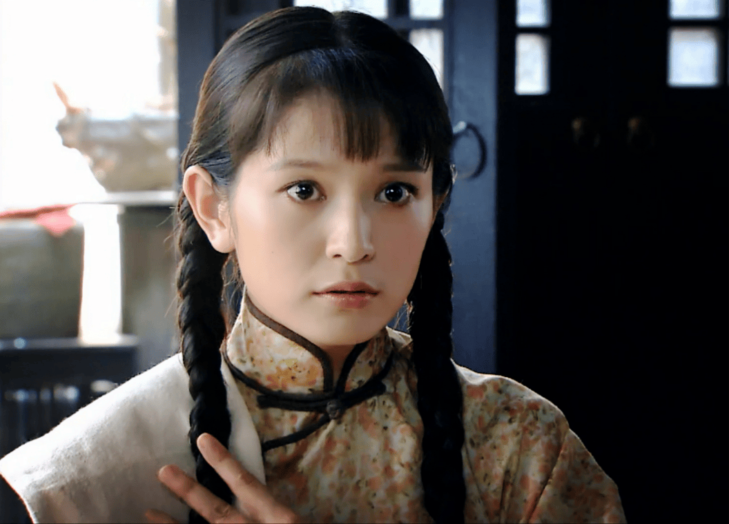 她父亲是编剧,母亲是演员,5岁和周润发合作,如今36岁不温不火_肖茵