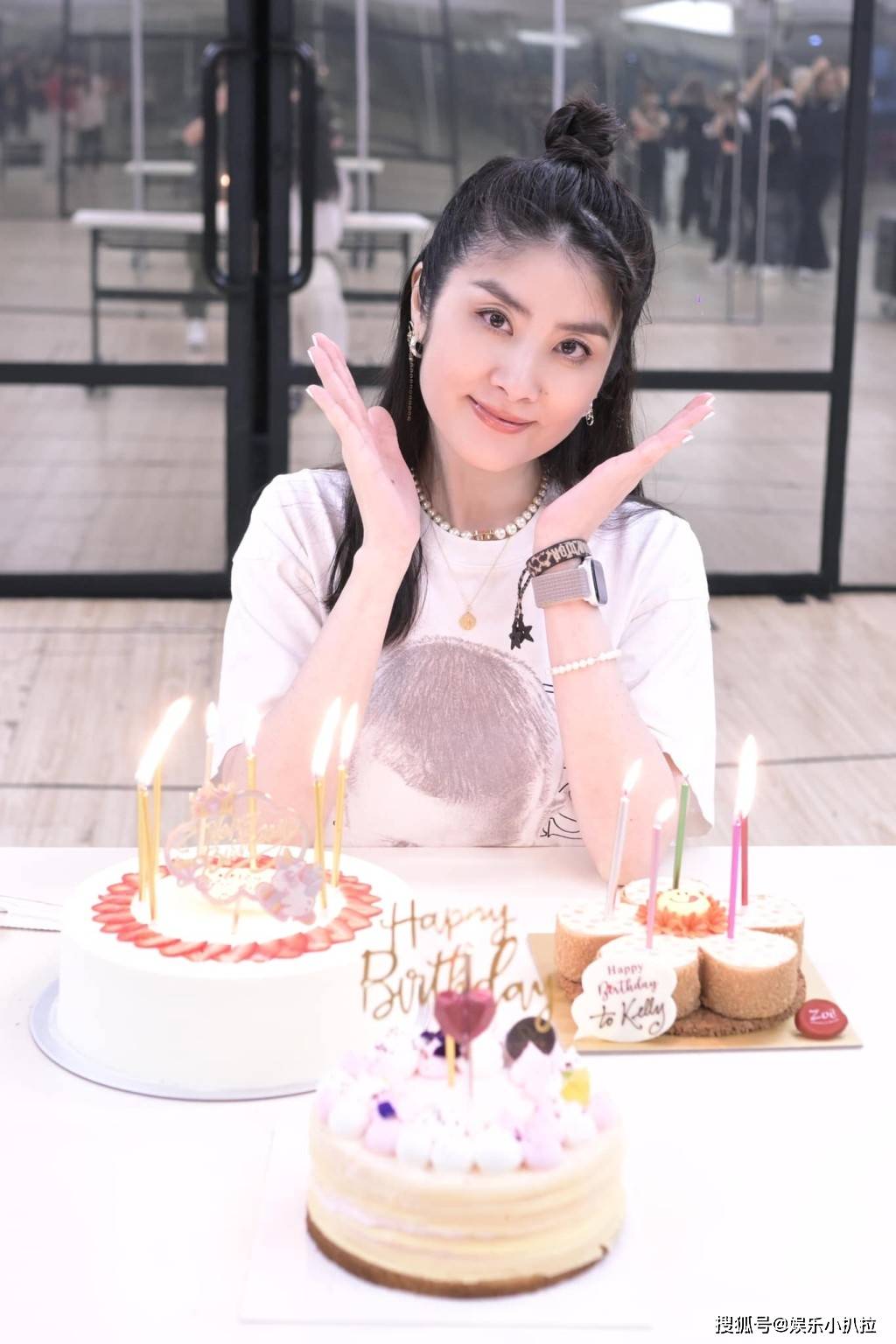 52岁陈慧琳生日照曝光，冻龄美貌惊艳全网！车祸后首晒照_搜狐网