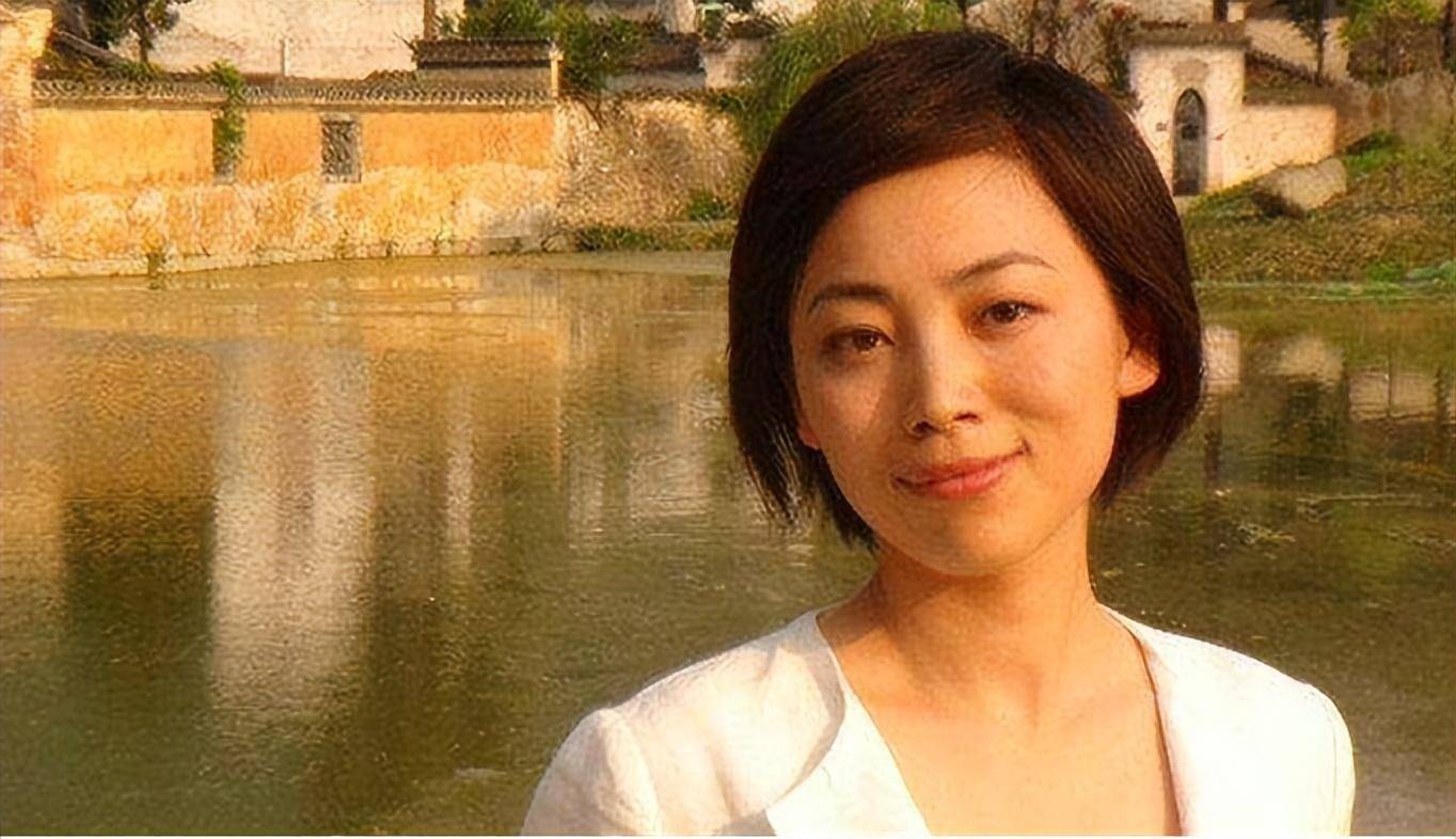 央视著名主持人劳春燕:和丈夫分居17年,怀孕7个月仍要上班