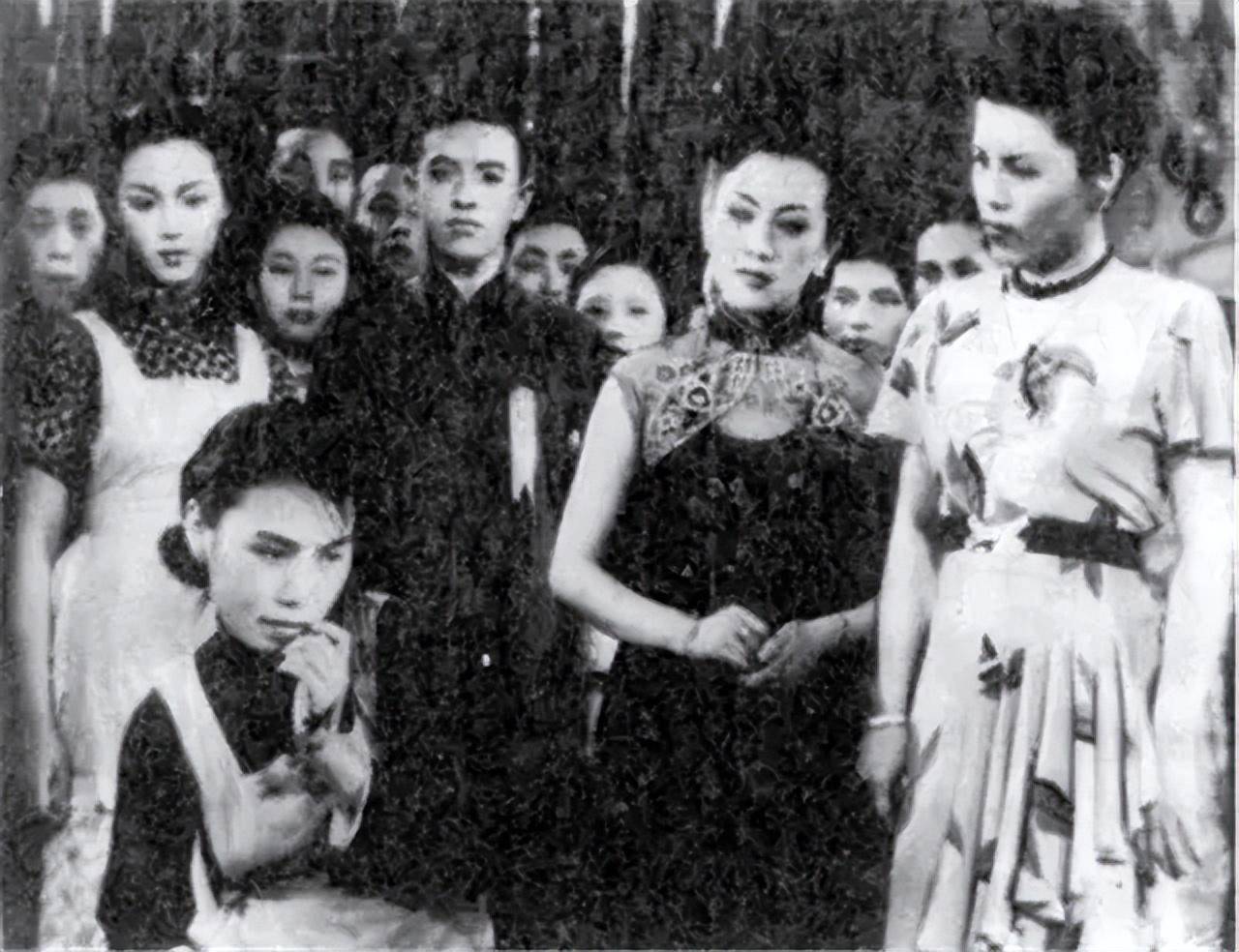 她最出彩的形象,还是那些风尘女子或姨太太,如《太太万岁》中"风情万