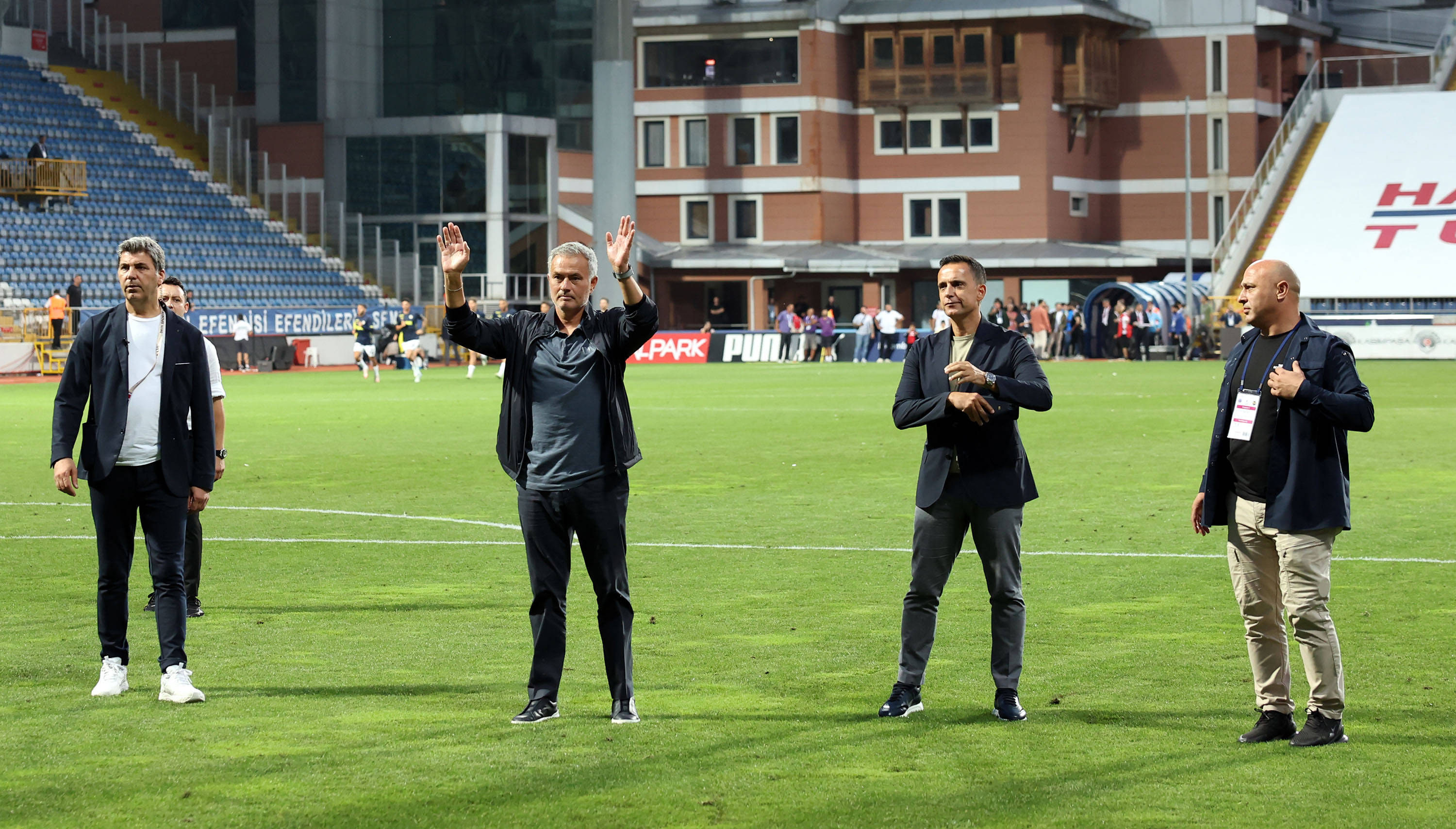 穆帅的费内巴切2:0轻取老6,土超老5瑟瑟发抖,争冠形势仍迷离