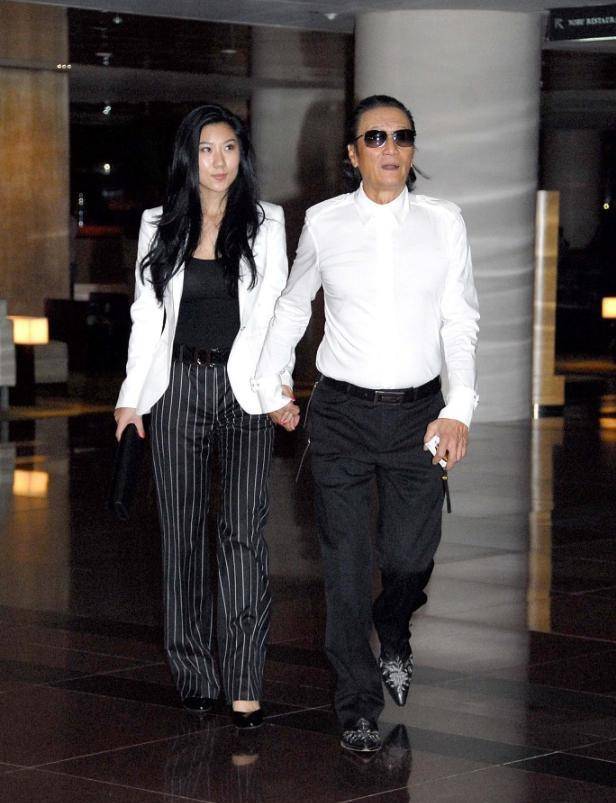 87岁谢贤养老生活曝光,四位工人贴身照顾,王菲谢霆锋经常去探望