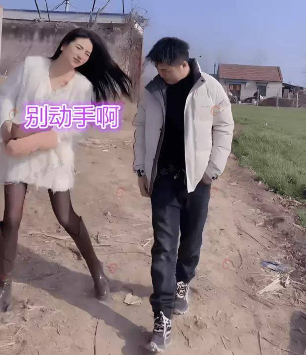 河南:女子穿裤袜相亲,男子想试试薄厚,女子:只能看,别动手动脚