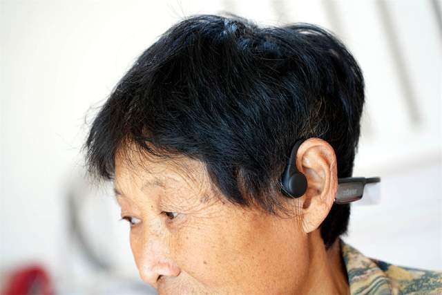 科技助听新选择:zdeer骨传导助听器,无障碍沟通新伴侣