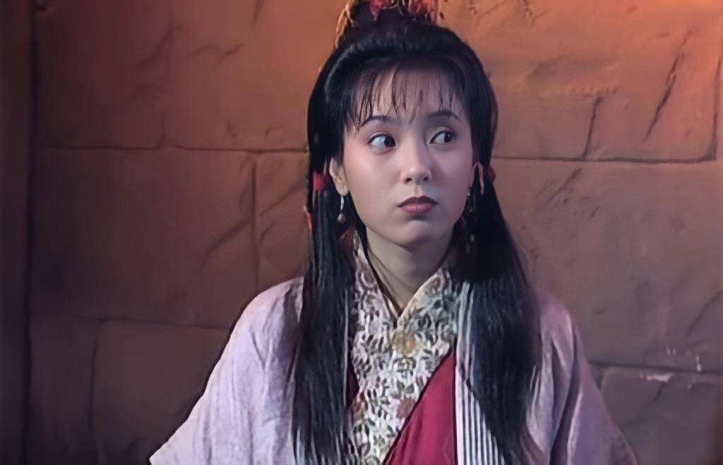 为人父母后才懂,郭靖为什么对郭芙纵容宠爱,而却对郭襄那么苛刻!