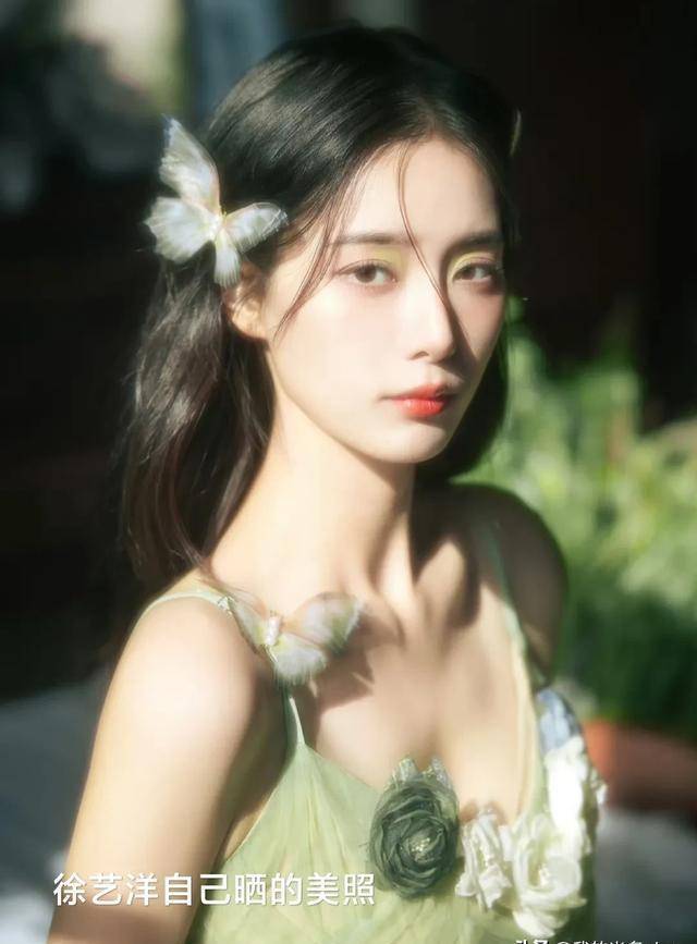 黄子韬晒照为女友庆生,角度太抽象,网友:真怕徐艺洋打你!