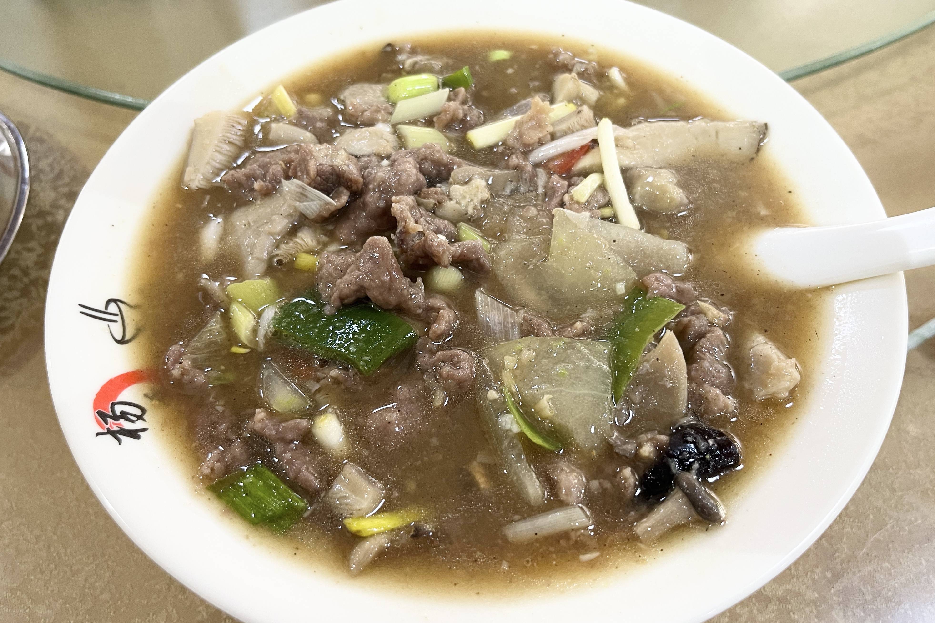 洛阳朋友推荐的,都是本地人在吃,连汤肉片是招牌,正宗有人气儿.8.