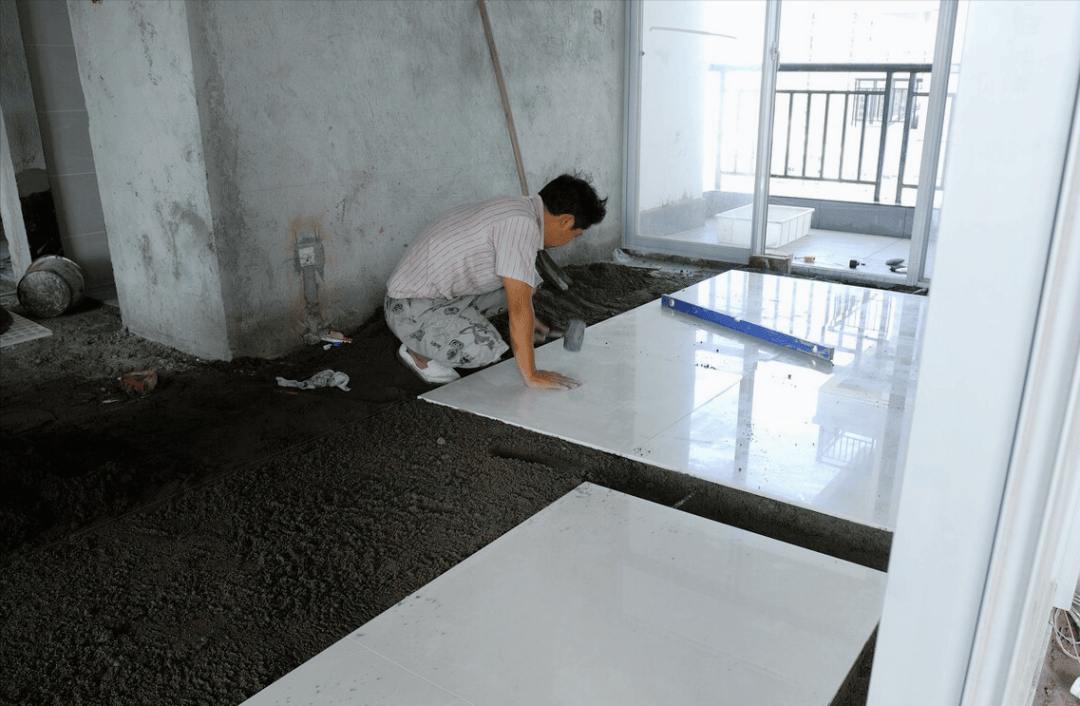 瓷砖铺贴,最适宜的季节是什么?如何避免质量问题?小细节别大意