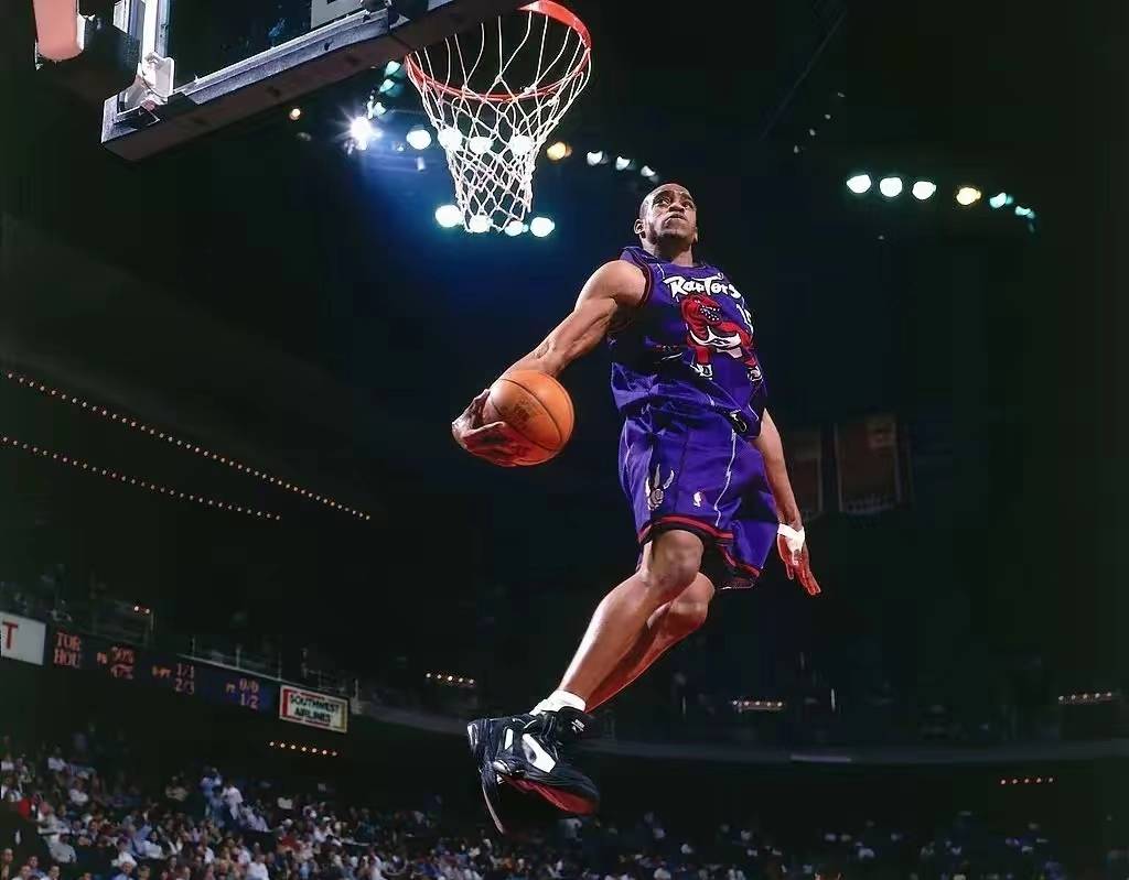 之后,球队给了波什更多的球权,卡特也是尝到了当初麦迪失去球权的滋味