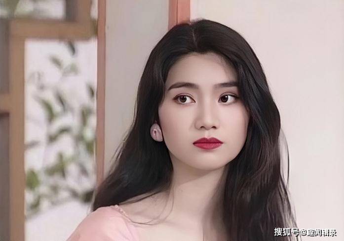 "恋爱脑"洪欣:为男友未婚生子,7段恋爱都被甩,51岁官宣离婚!