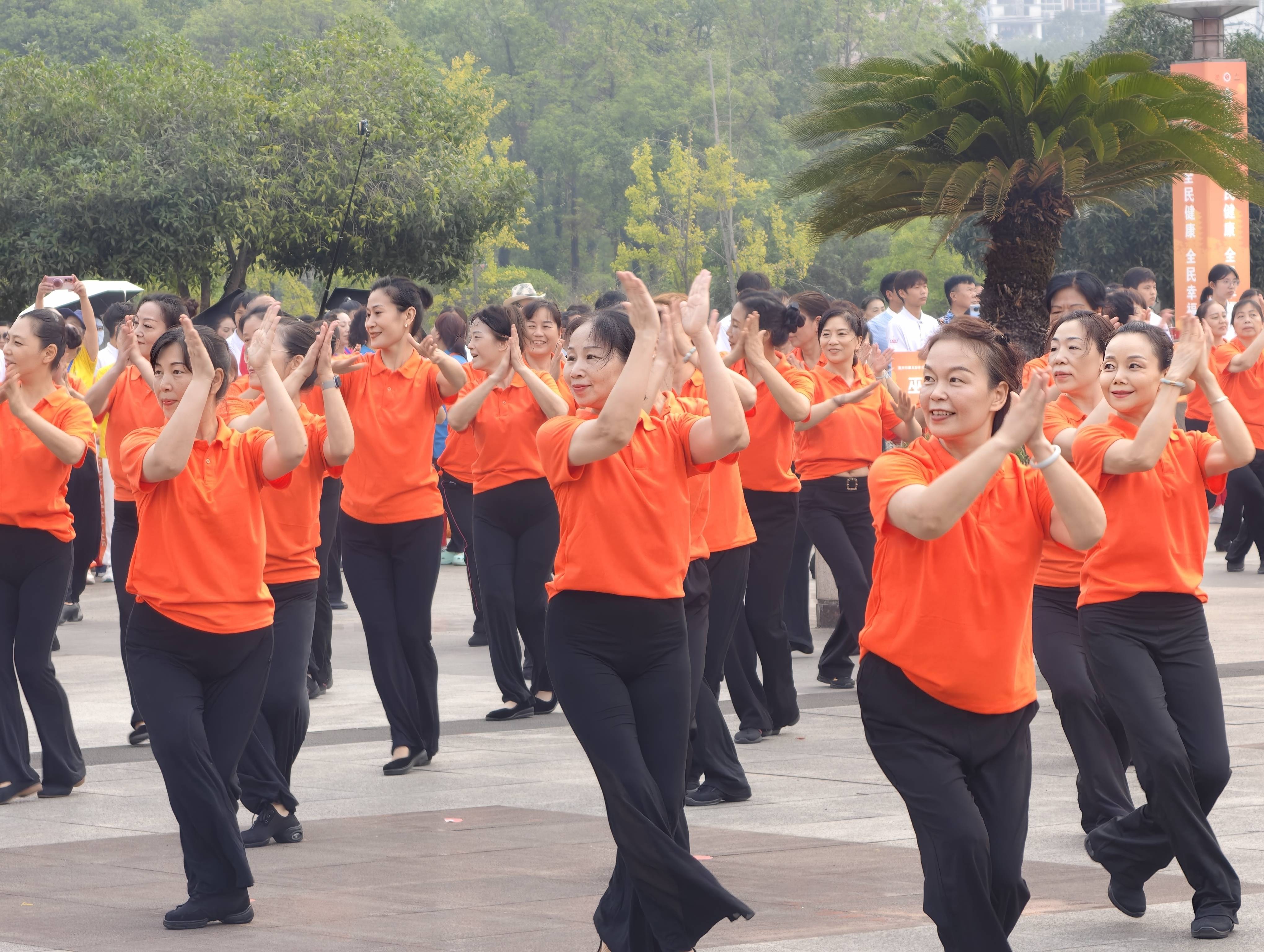 广场舞八步图片