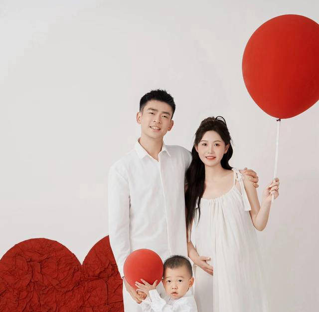 祝贺!国羽奥运冠军郑思维分享妻子孕照,家庭即将迎来新成员