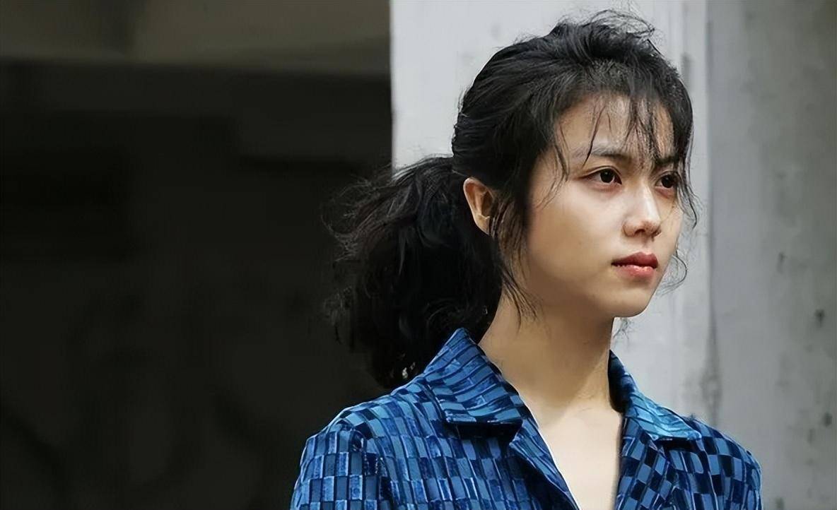 大尺度影片《蝙蝠》深度剖析:神父变吸血鬼,情欲与道德的交织挣扎