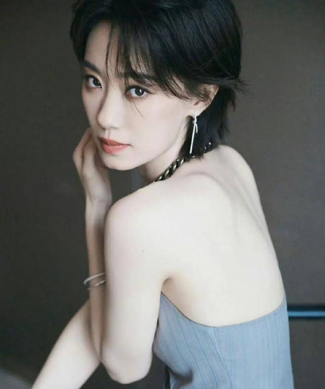 38岁张小斐与贾玲分道扬镳"被困了8年,终于自由了!