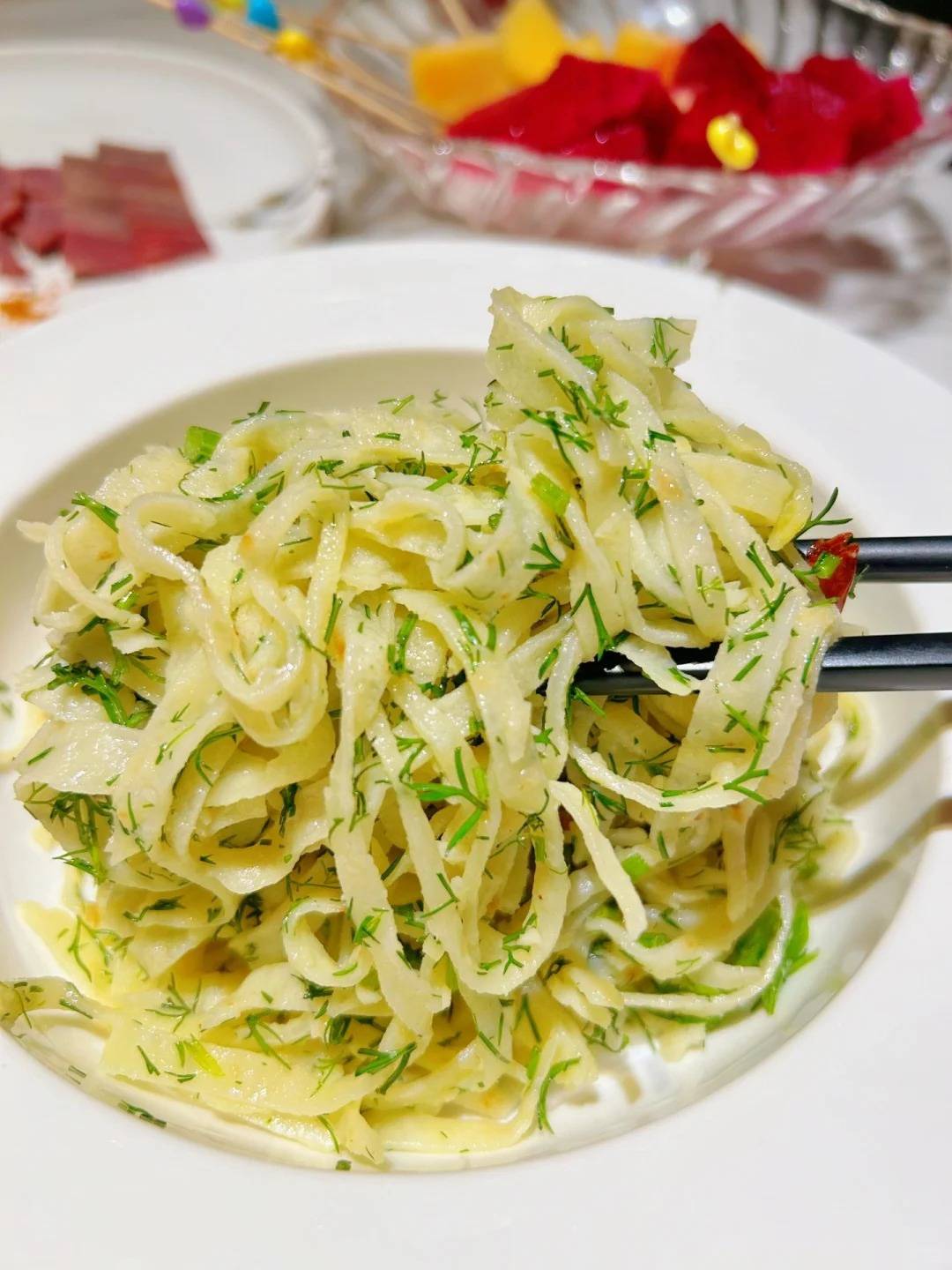 比煎饼卷菜还好吃的凉拌茴香煎饼,一摊一拌这个茴香煎饼嘎嘎香!