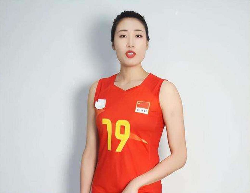 新消息,女排暴力主攻刘晏含再留洋,新球队官宣,国内无球可打!