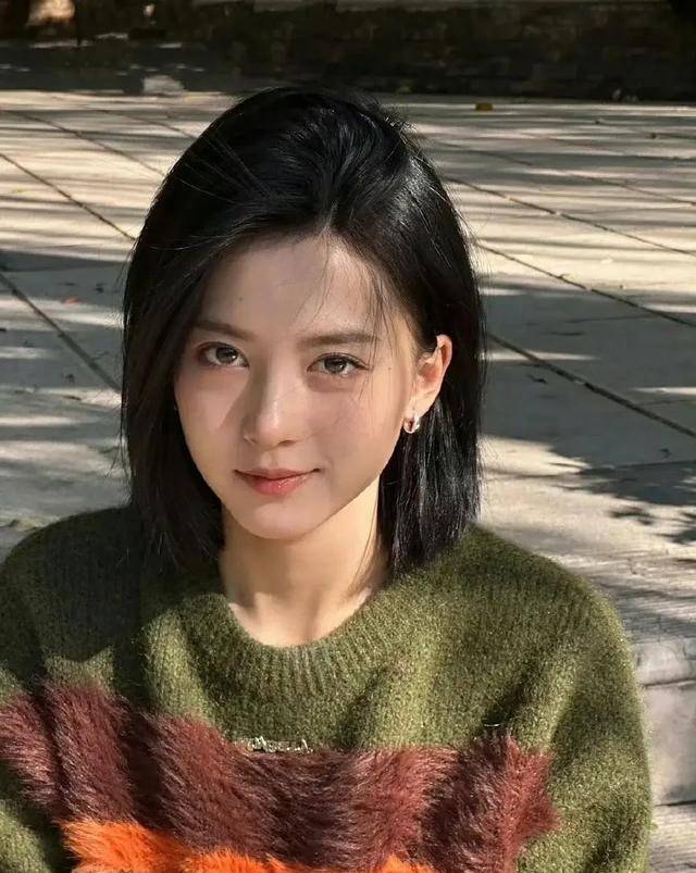 就看后面还有没有合适角色,毕竟剧外的审美真的遭不住,明明挺年轻的