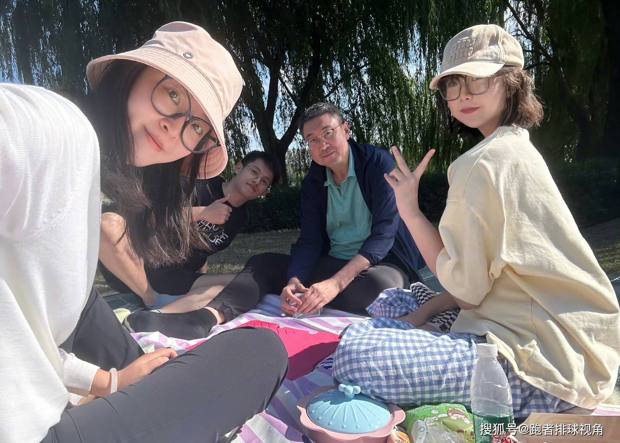 惠若琪晒全家福!妹妹好事将近,准妹夫和丈夫神似,父亲变苍老